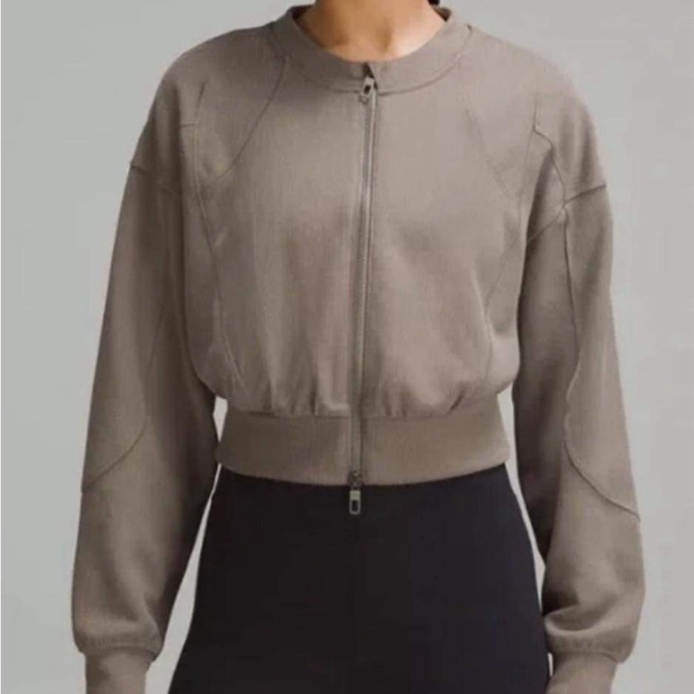 Lululemon softstreme jacket nomad size 6